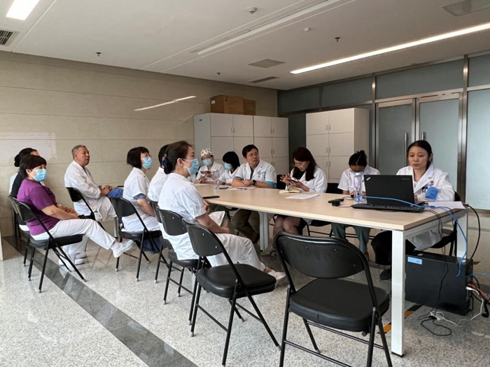 树牢红线意识、强化廉洁教育 内科党总支开展七一主题党日专题讲座活动